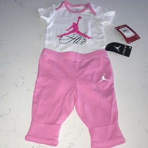 Nike Air NWT 2 piece set